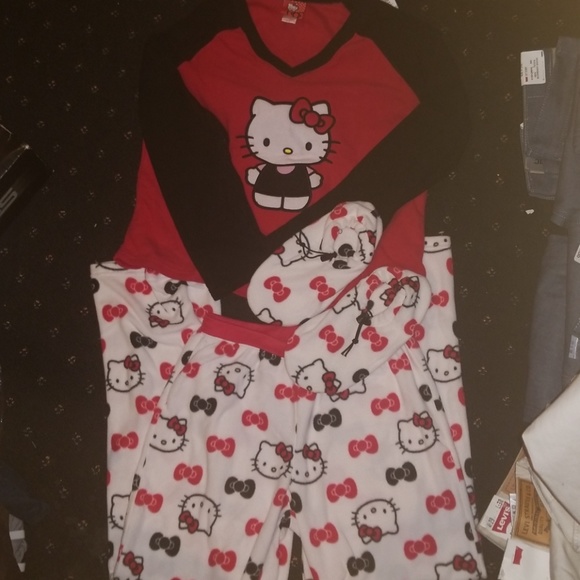 Hello Kitty Other - Hello Kitty Fleece PJ Set w.matching Slippers NEW